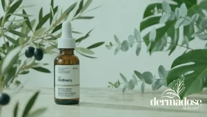 The Ordinary Retinol 1% in Squalane sérum de retinol puro sobre superficie clara rodeado de ramas de olivo y eucalipto