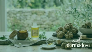 Trufas blancas Tuber Magnatum junto a sérum y crema de skincare con extracto de trufa blanca sobre superficie de piedra en jardín