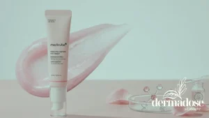 Medicube PDRN Pink Peptide Eye Cream tubo rosa con textura del producto y modelo molecular sobre superficie rosada